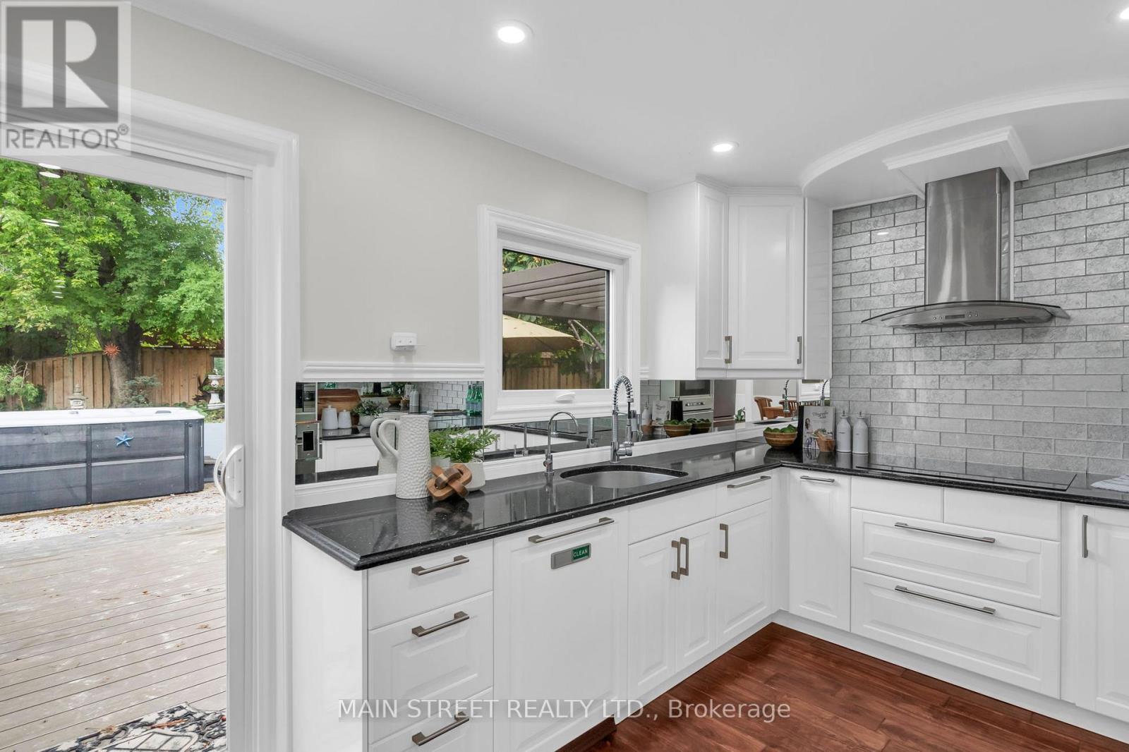 255 Malton Road, Newmarket, Ontario  L3Y 6B3 - Photo 9 - N12462257