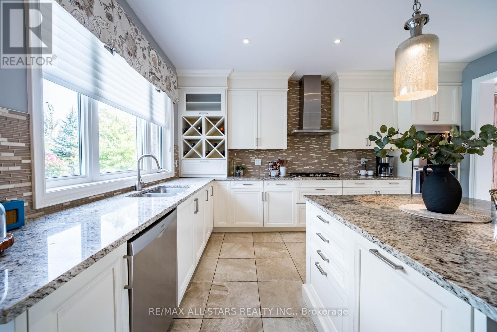 35 Somer Rumm Court, Whitchurch-Stouffville, Ontario  L4A 1X8 - Photo 19 - N12462258