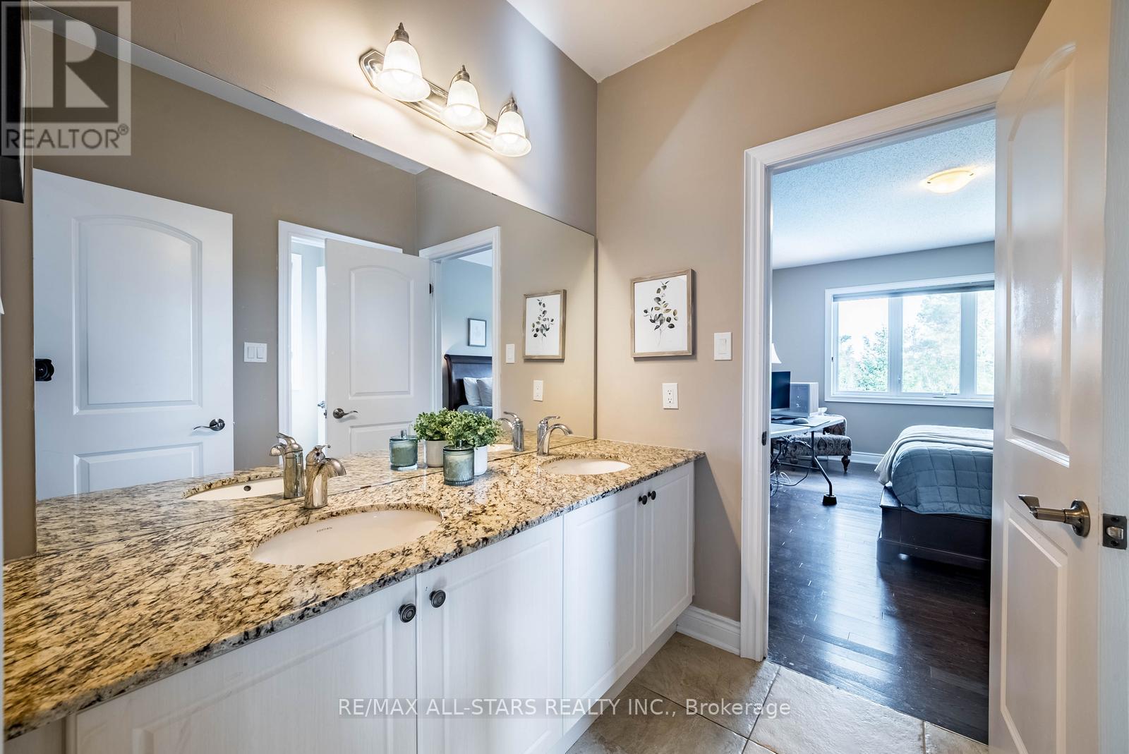 35 Somer Rumm Court, Whitchurch-Stouffville, Ontario  L4A 1X8 - Photo 31 - N12462258