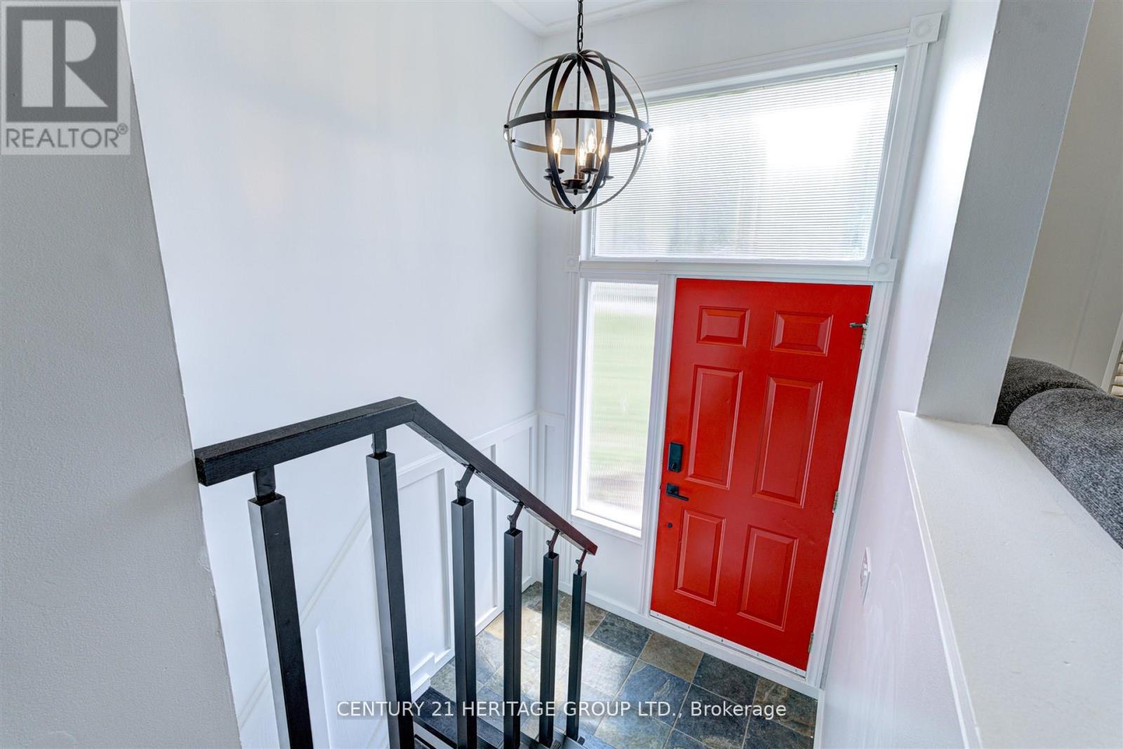 10 Bachly Crescent, King, Ontario  L7B 0E8 - Photo 4 - N12462267