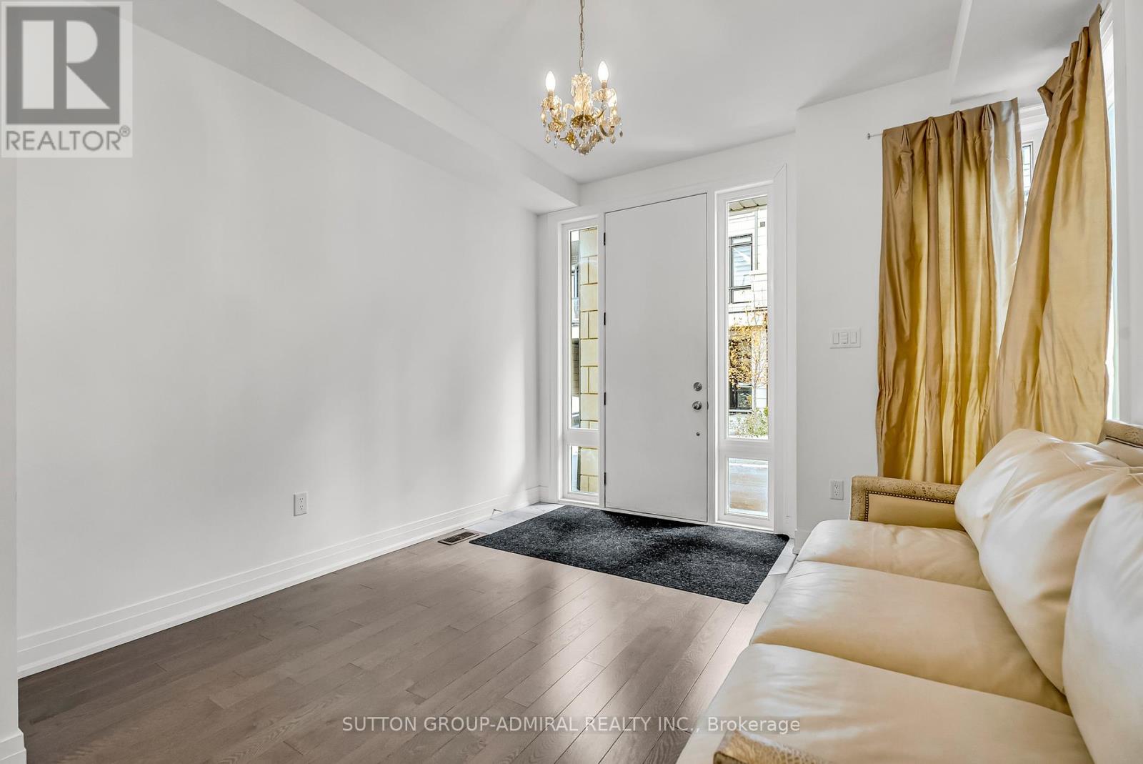 34 Globemaster Lane S, Richmond Hill, Ontario  L4E 1H4 - Photo 5 - N12462270