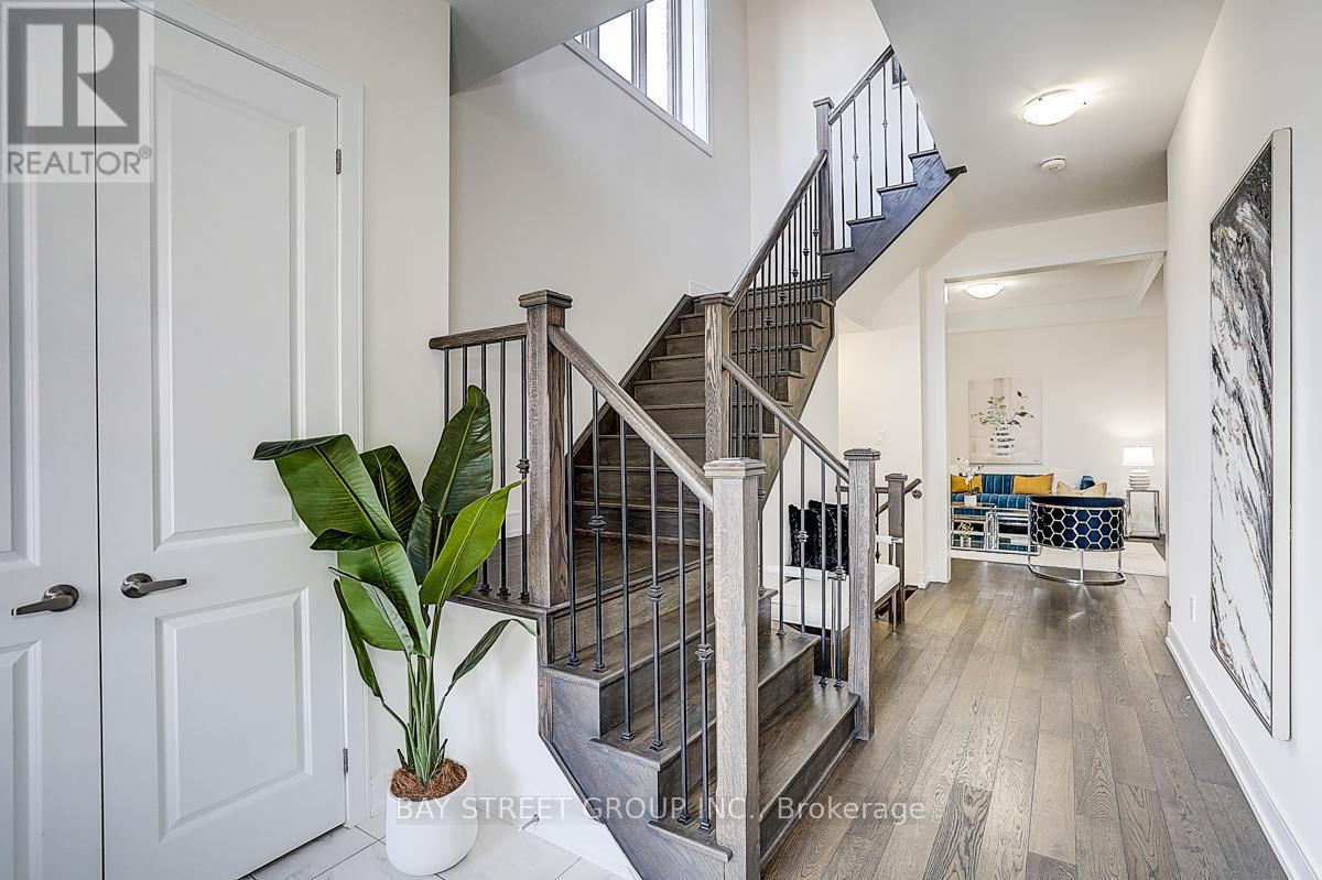 50 Botelho Circle W, Aurora, Ontario  L4G 7Y0 - Photo 2 - N12462274