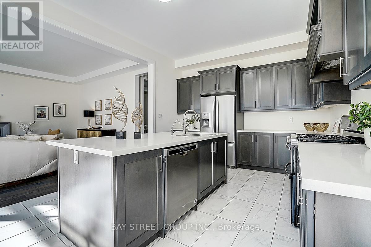 50 Botelho Circle W, Aurora, Ontario  L4G 7Y0 - Photo 20 - N12462274