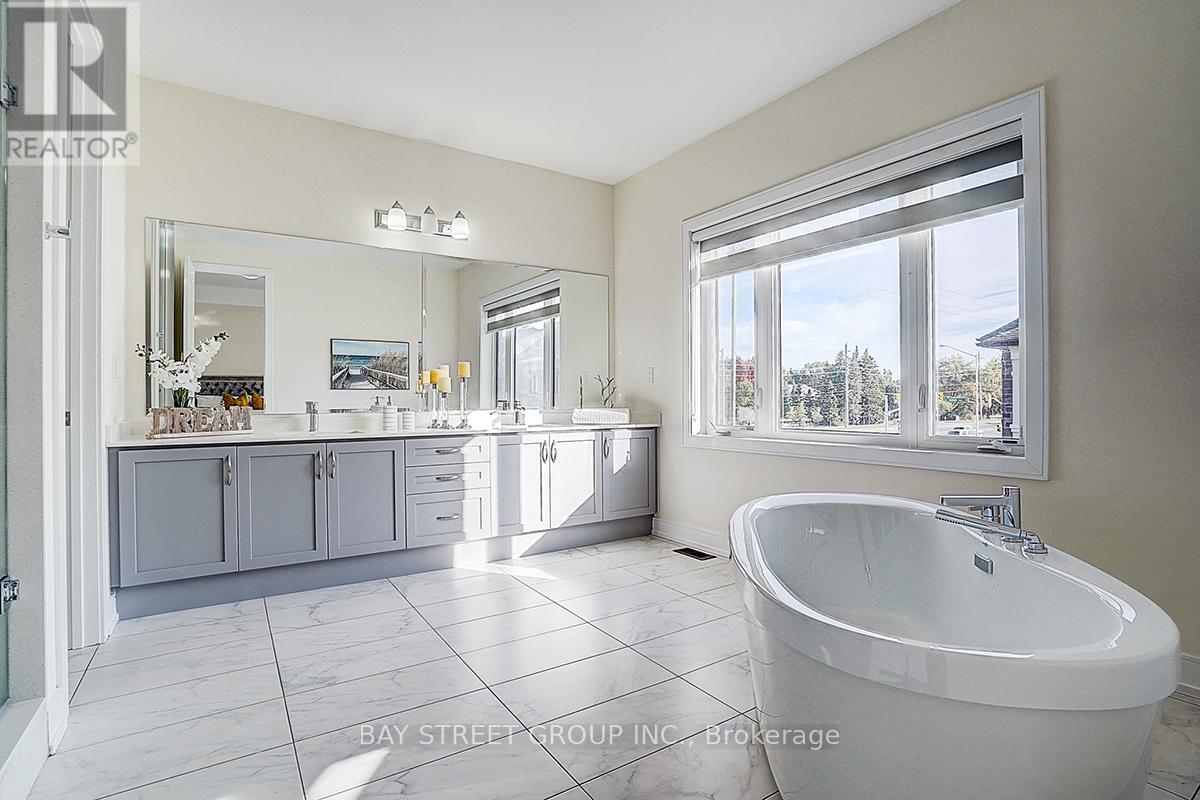 50 Botelho Circle W, Aurora, Ontario  L4G 7Y0 - Photo 34 - N12462274