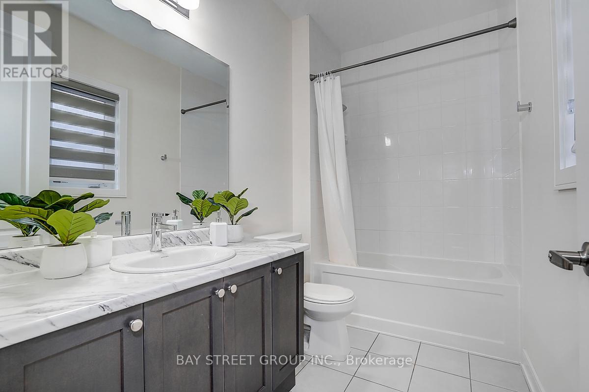 50 Botelho Circle W, Aurora, Ontario  L4G 7Y0 - Photo 38 - N12462274