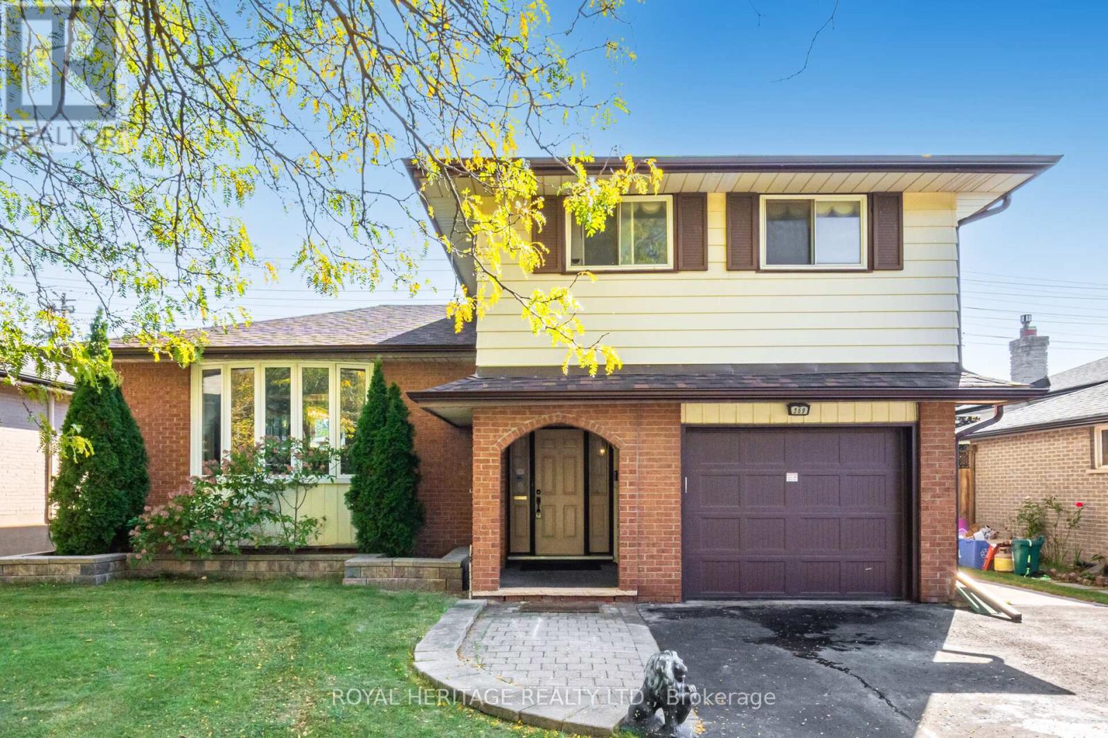 369 CARNABY COURT, Oshawa, Ontario