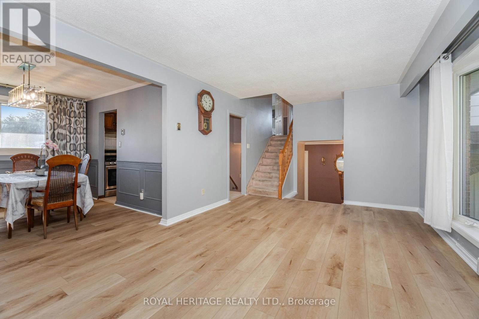 369 Carnaby Court, Oshawa, Ontario  L1G 6N7 - Photo 4 - E12462376