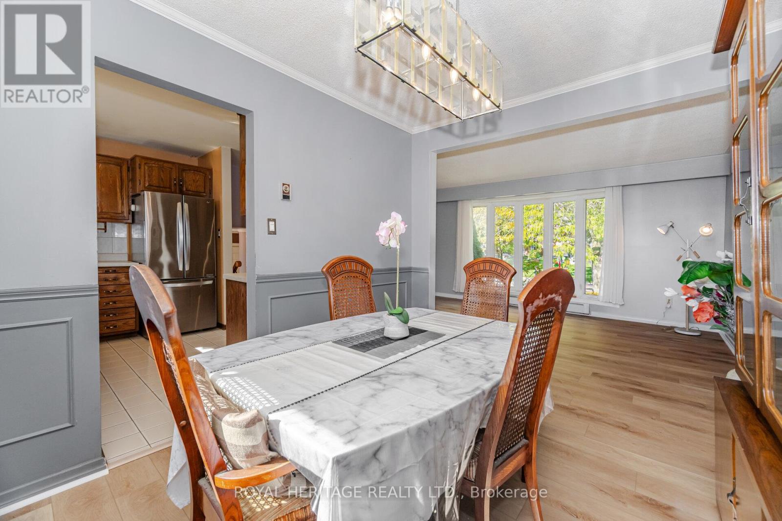 369 Carnaby Court, Oshawa, Ontario  L1G 6N7 - Photo 7 - E12462376