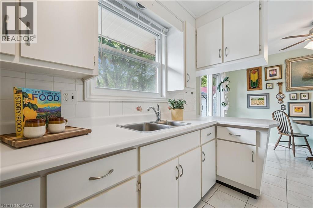 521 Glen Forrest Boulevard, Waterloo, Ontario  N2L 4H9 - Photo 12 - 40777606