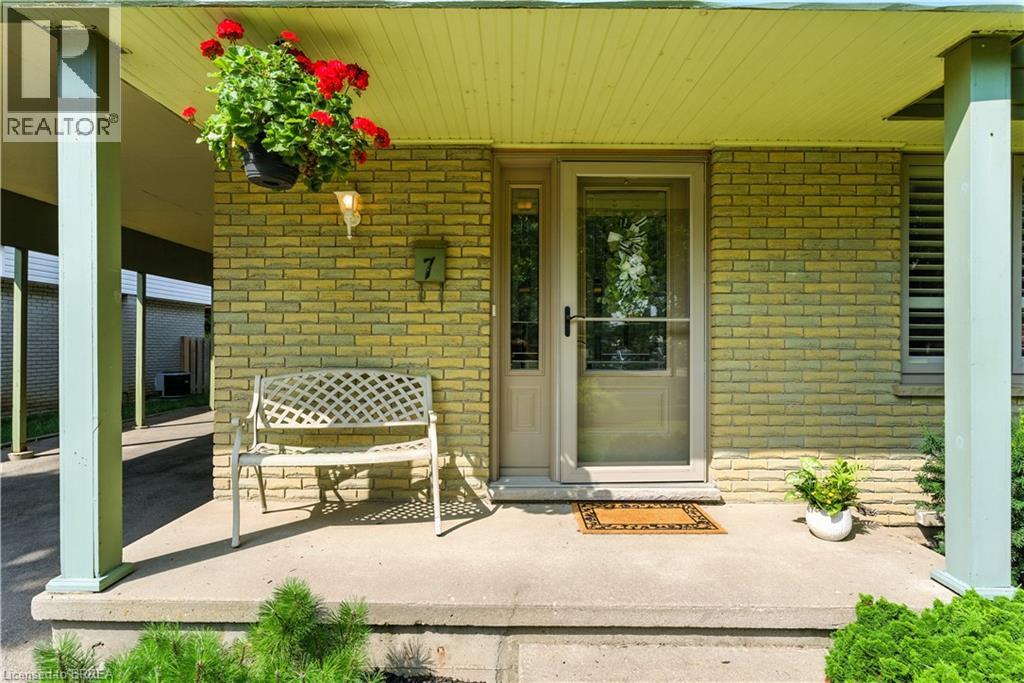 7 Palm Crescent, Brantford, Ontario  N3R 5G1 - Photo 2 - 40778840