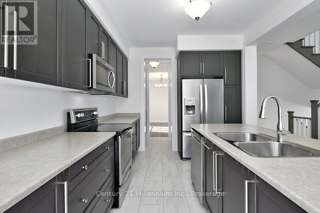 204 Lia Drive, Clearview, Ontario  L0M 1S0 - Photo 12 - S12462424