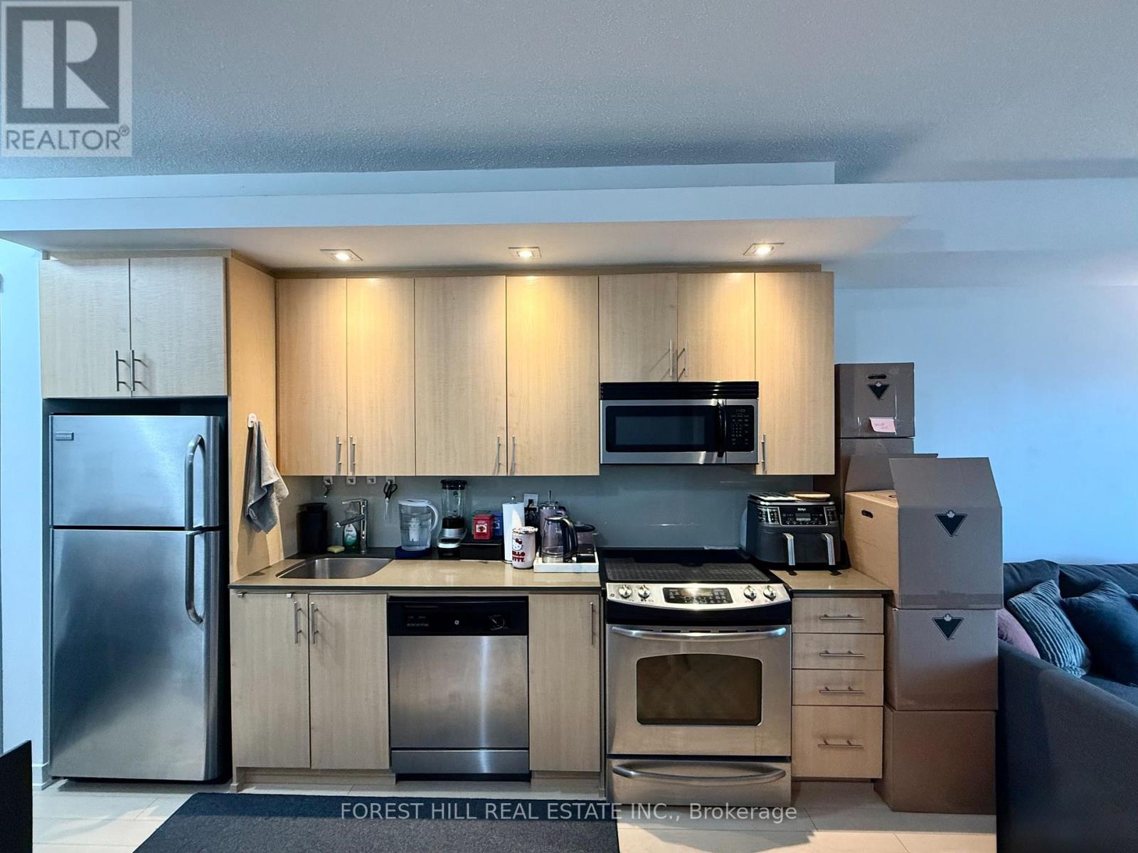 1334 - 165 Legion Road N, Toronto, Ontario  M8Y 0B3 - Photo 2 - W12462201