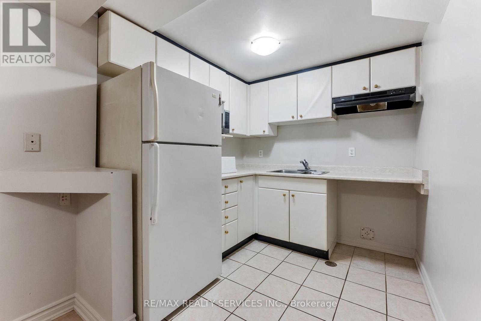 40 Herkes Drive, Brampton, Ontario  L6Y 5B2 - Photo 25 - W12462248