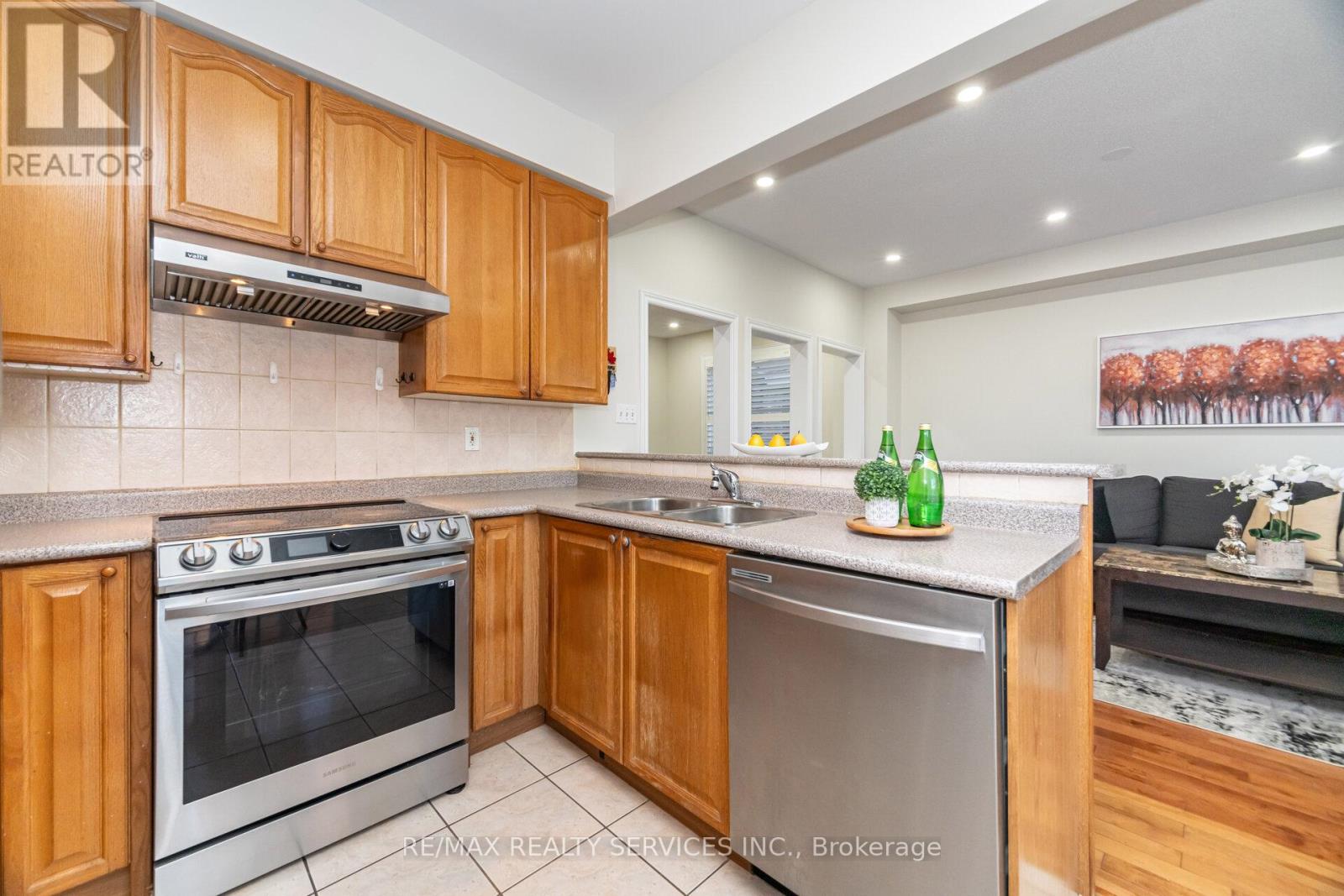 7 Blue Diamond Drive, Brampton, Ontario  L6S 6J1 - Photo 17 - W12462259