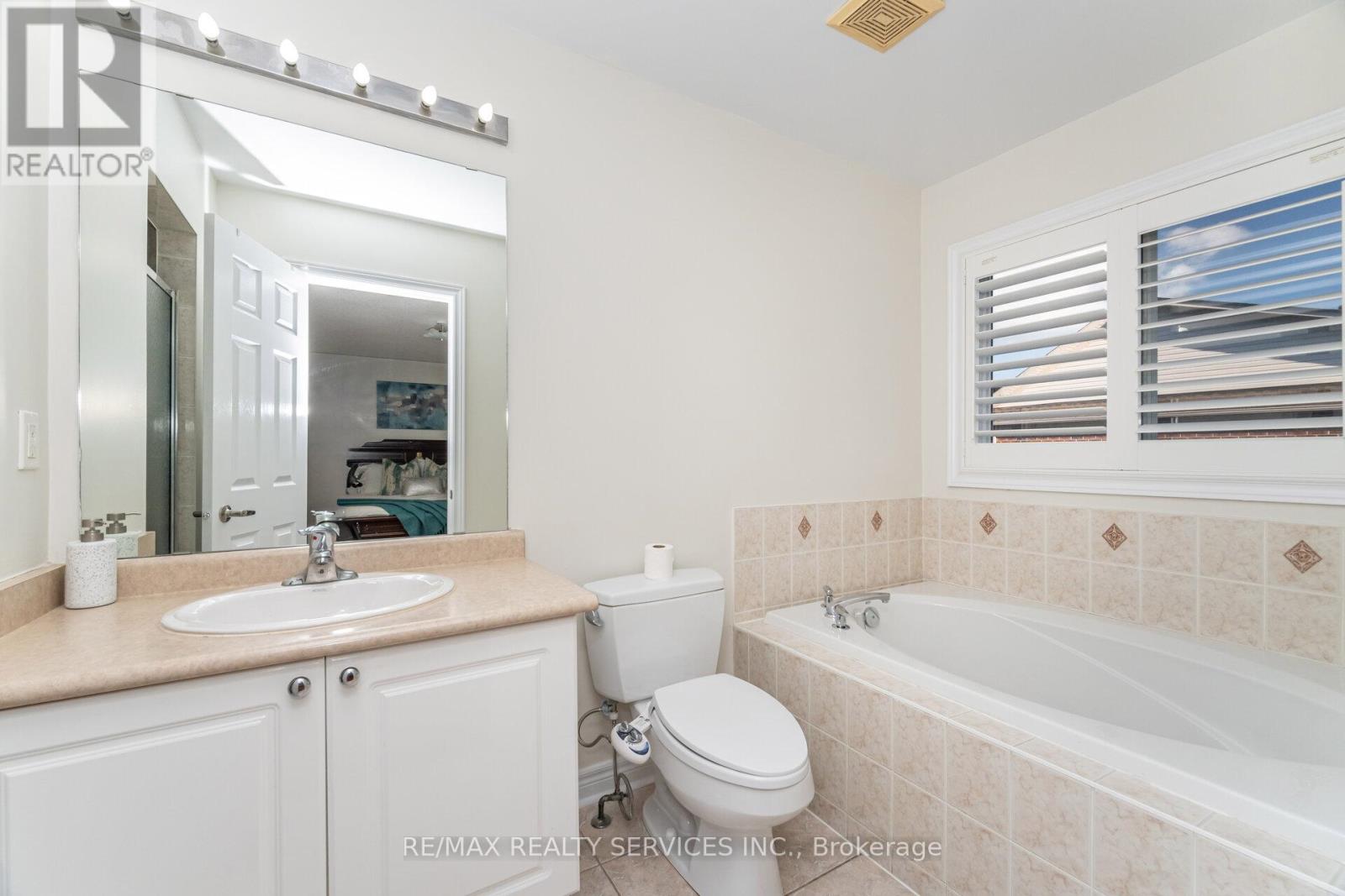 7 Blue Diamond Drive, Brampton, Ontario  L6S 6J1 - Photo 25 - W12462259