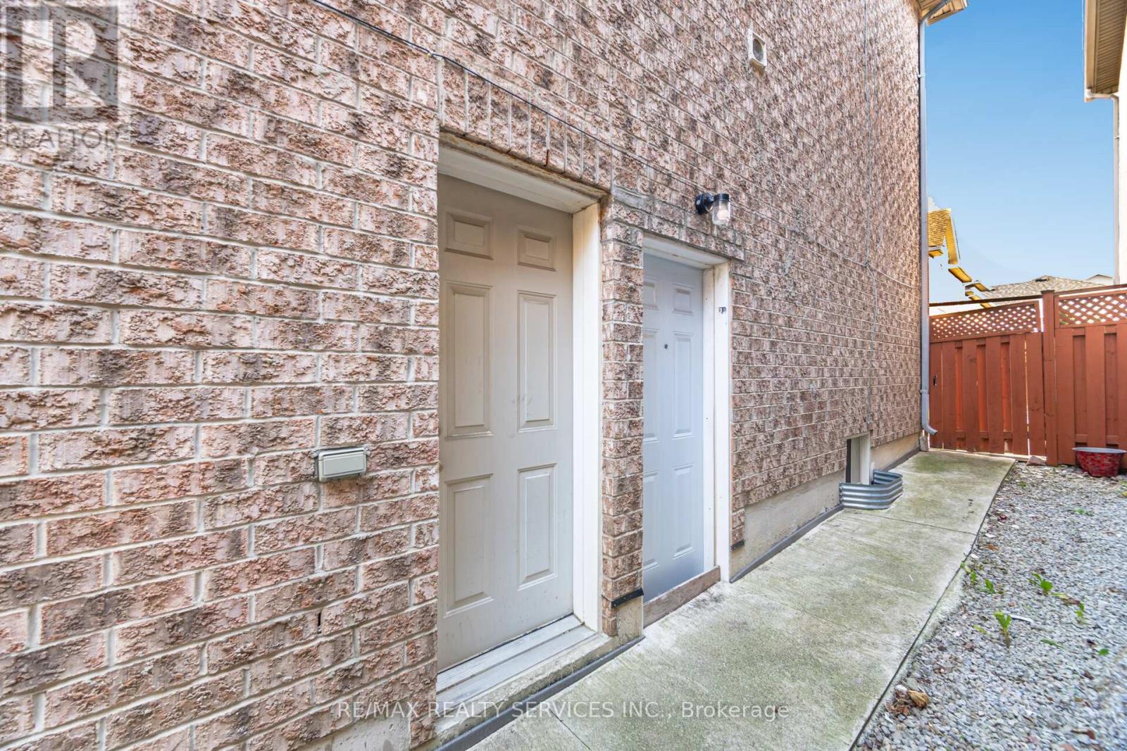 7 Blue Diamond Drive, Brampton, Ontario  L6S 6J1 - Photo 34 - W12462259