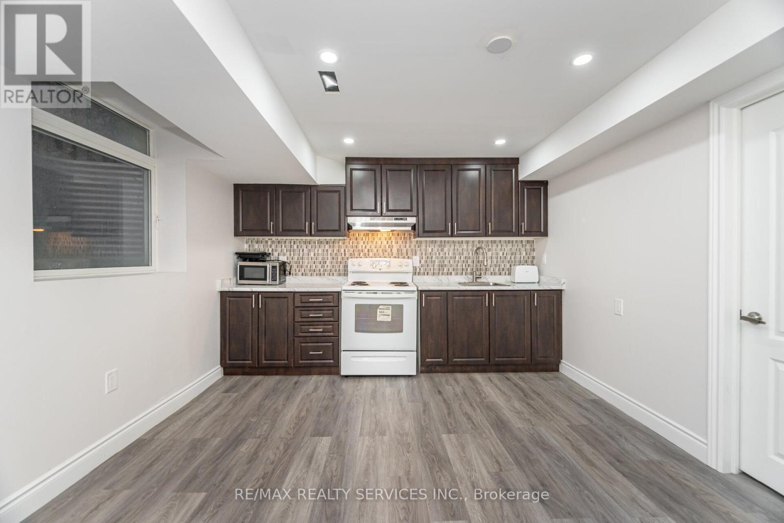 7 Blue Diamond Drive, Brampton, Ontario  L6S 6J1 - Photo 38 - W12462259