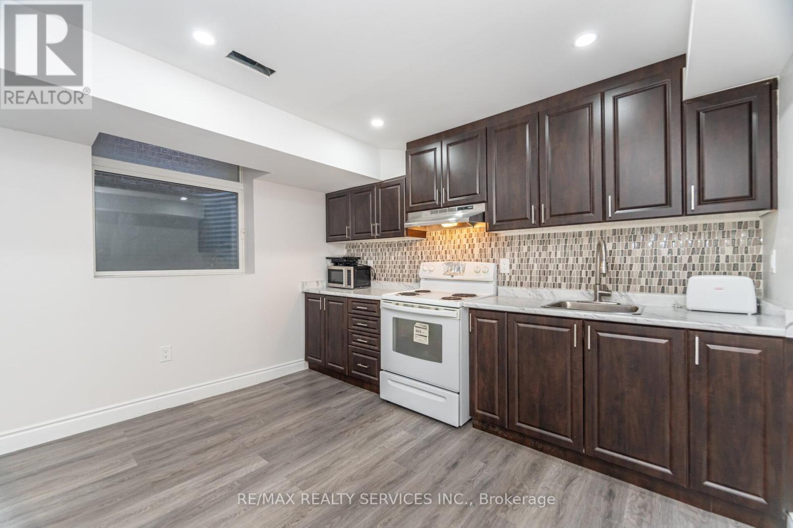7 Blue Diamond Drive, Brampton, Ontario  L6S 6J1 - Photo 39 - W12462259