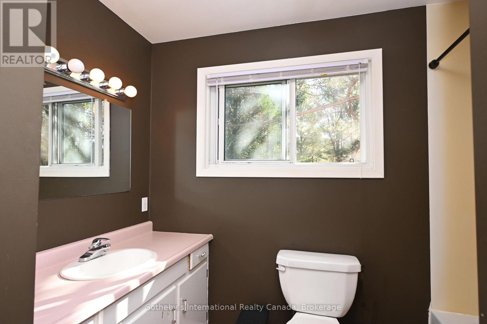 6 Pleasantview Drive, Mcdougall, Ontario  P2A 2W9 - Photo 15 - X12462432