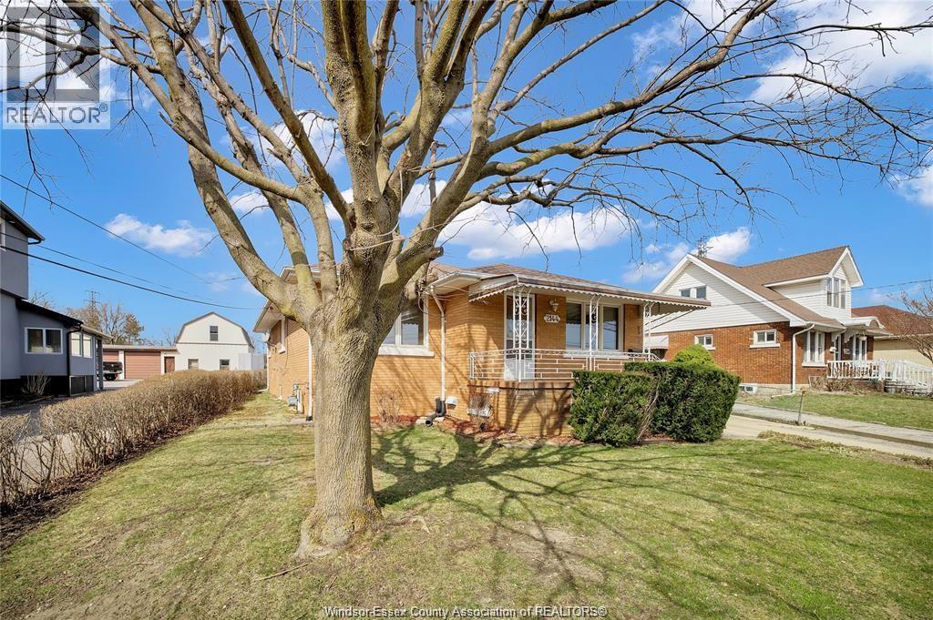 MLS# 25026120: 2144 GRAND MARAIS East Unit# UPPER, Windsor, Canada
