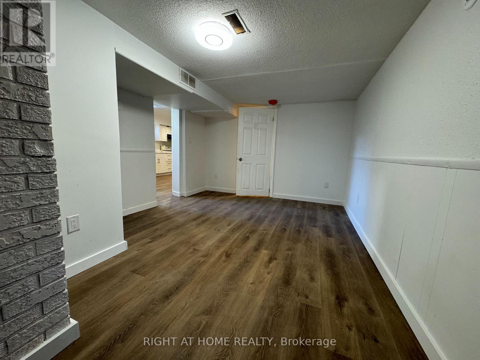 Lower - 950 Queens Boulevard, Kitchener, Ontario  N2M 1B4 - Photo 10 - X12462209