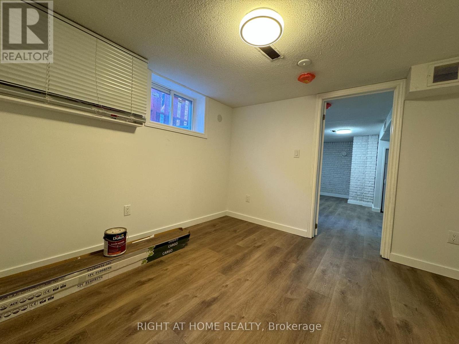 Lower - 950 Queens Boulevard, Kitchener, Ontario  N2M 1B4 - Photo 11 - X12462209