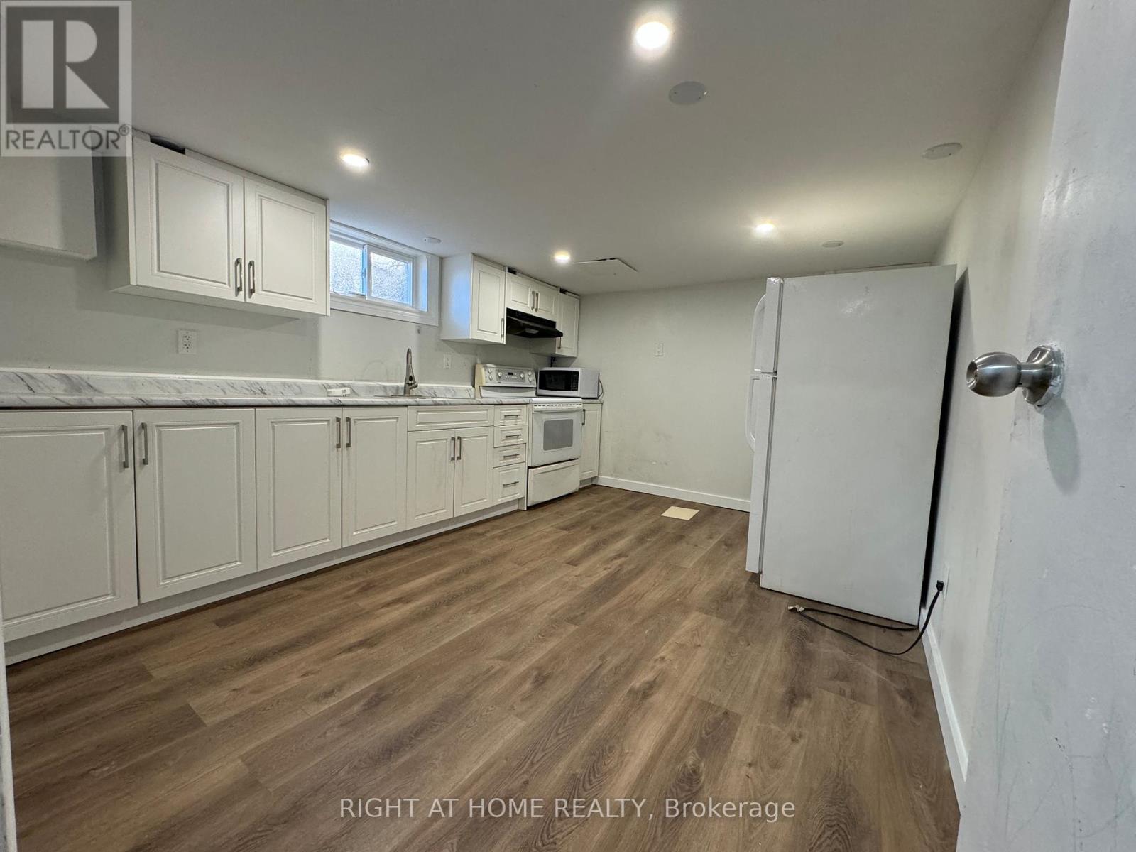 Lower - 950 Queens Boulevard, Kitchener, Ontario  N2M 1B4 - Photo 5 - X12462209