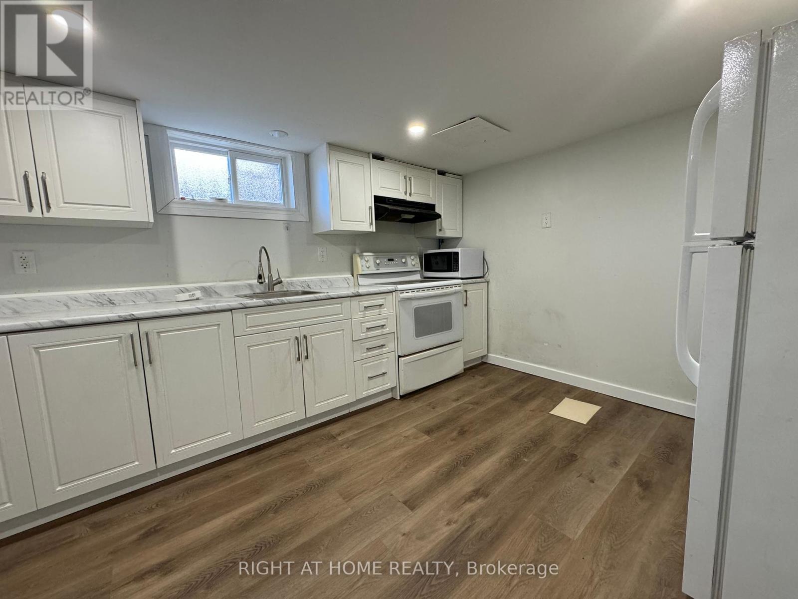 Lower - 950 Queens Boulevard, Kitchener, Ontario  N2M 1B4 - Photo 6 - X12462209