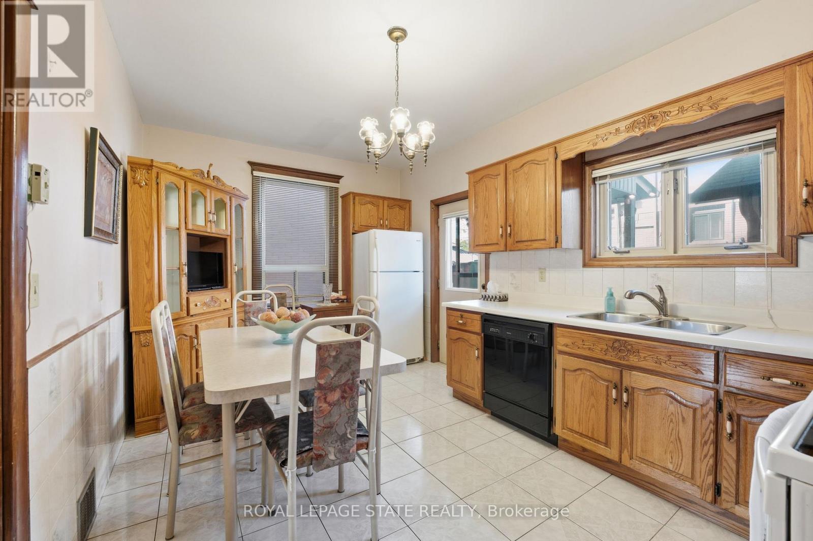 411 Catharine Street N, Hamilton, Ontario  L8L 4T7 - Photo 9 - X12462211