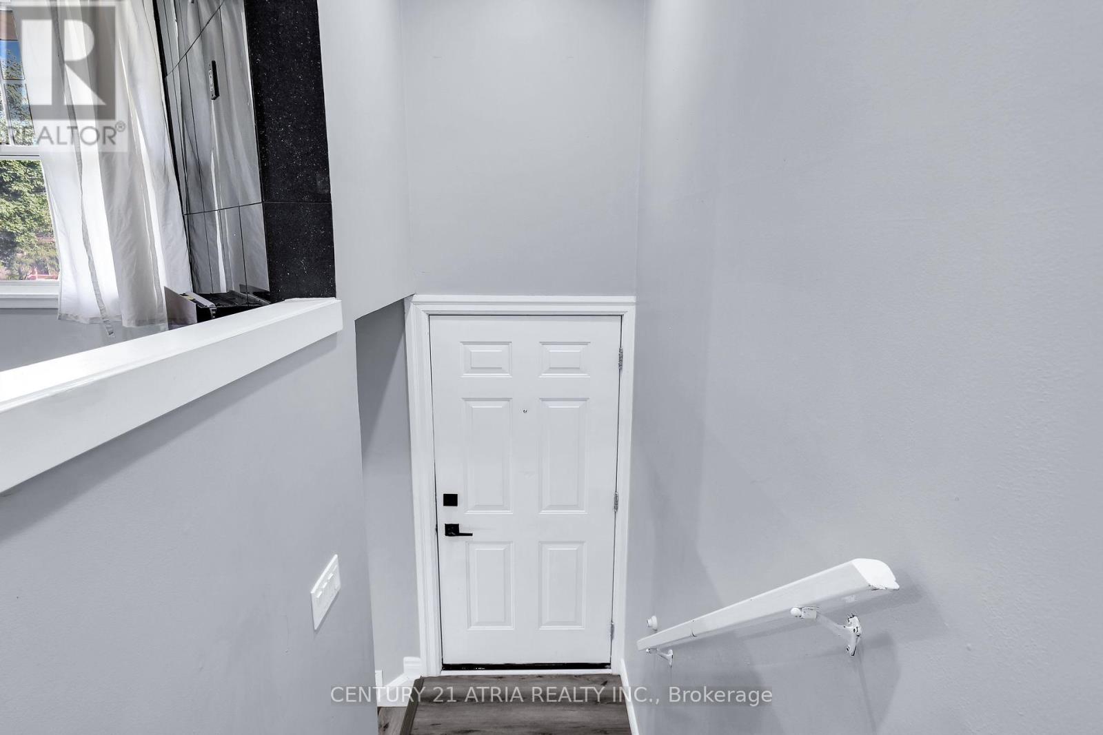 195 Ensign Drive, London South, Ontario  N6J 2E2 - Photo 2 - X12462250