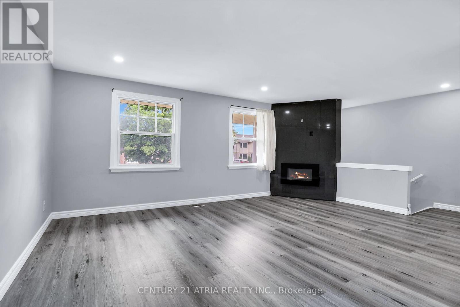 195 Ensign Drive, London South, Ontario  N6J 2E2 - Photo 3 - X12462250