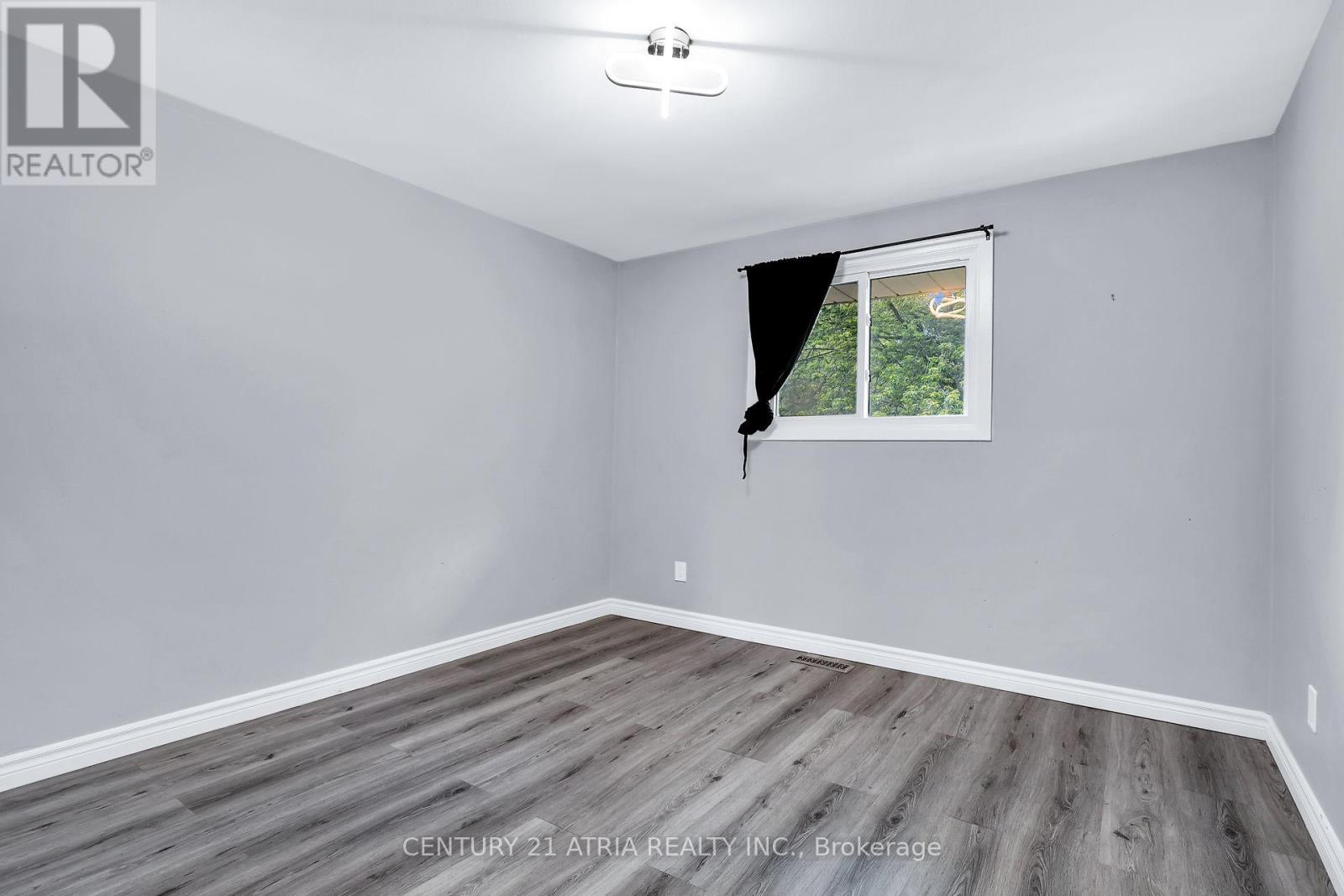 195 Ensign Drive, London South, Ontario  N6J 2E2 - Photo 6 - X12462250