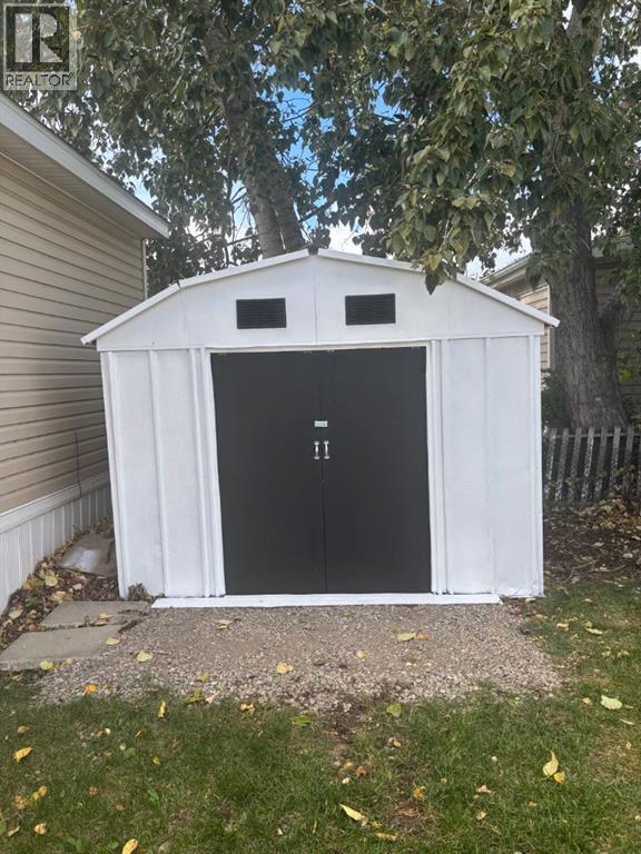 Property at 142, 6724 17 Avenue SE image 3