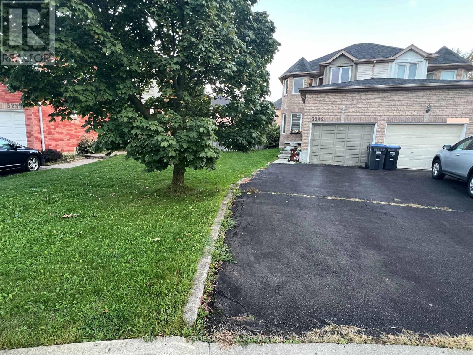 3242 Tortola Court, Mississauga, Ontario  L5N 7C4 - Photo 1 - W12461831