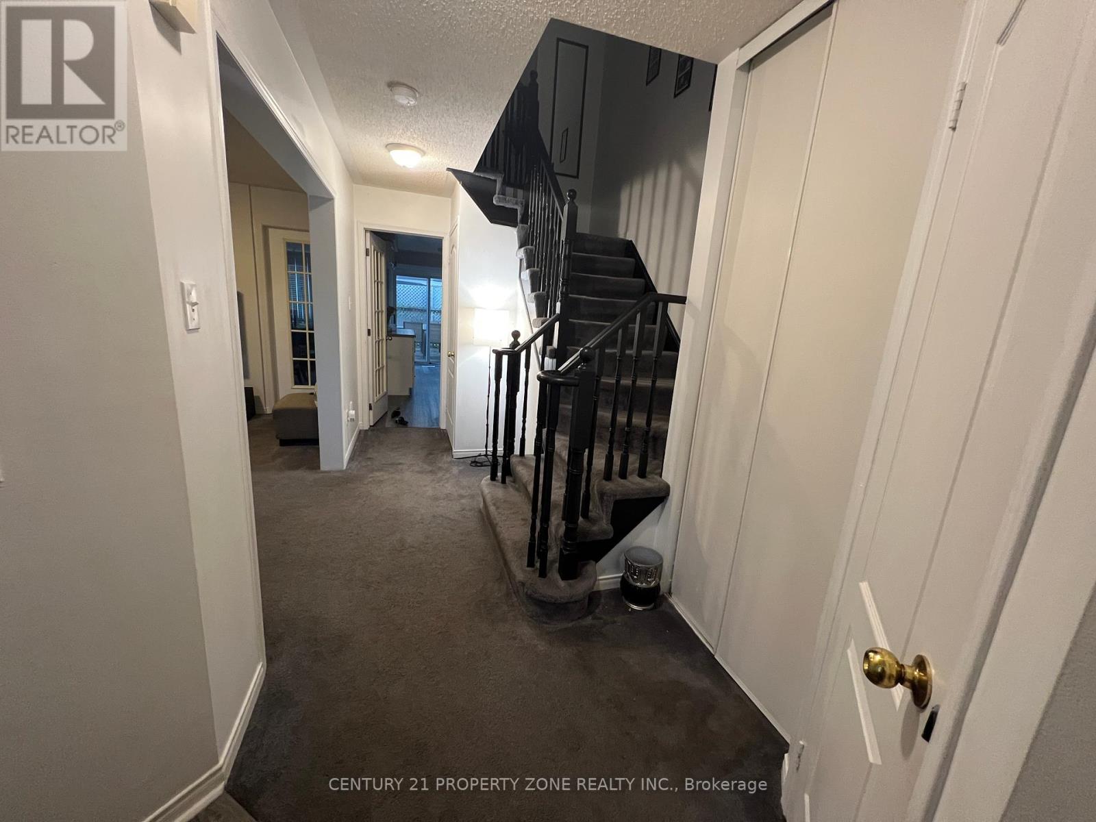 3242 Tortola Court, Mississauga, Ontario  L5N 7C4 - Photo 9 - W12461831