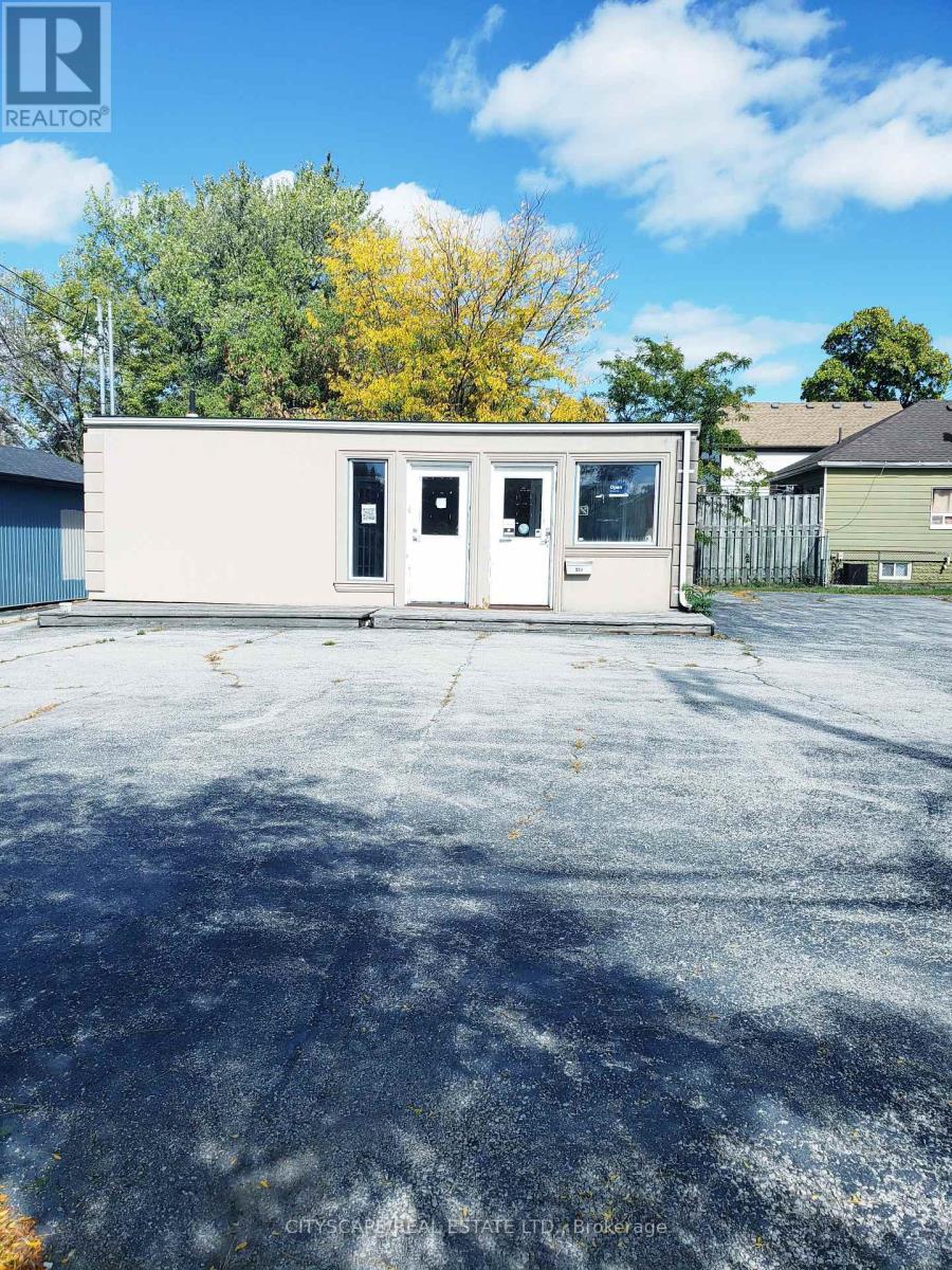 925 QUEENSDALE AVENUE, Hamilton, Ontario