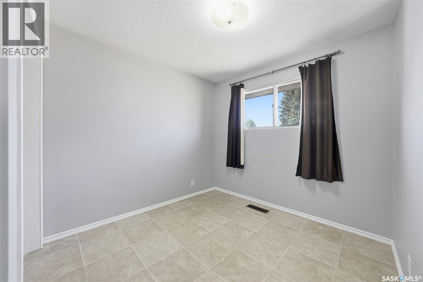 2615 Haultain Avenue, Saskatoon, Saskatchewan  S7J 1R5 - Photo 13 - SK020833