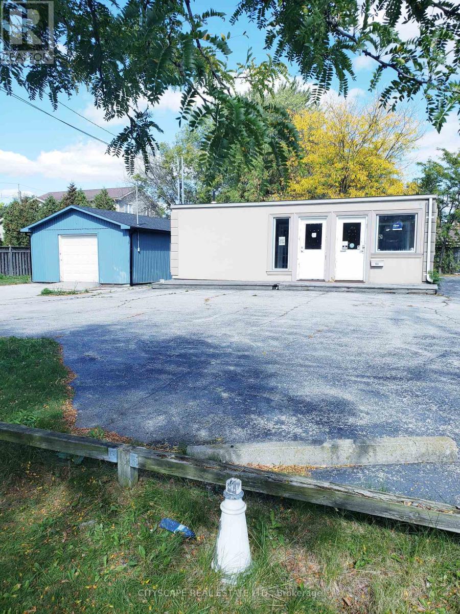 925 Queensdale Avenue, Hamilton, Ontario  L8V 1N5 - Photo 4 - X12417072