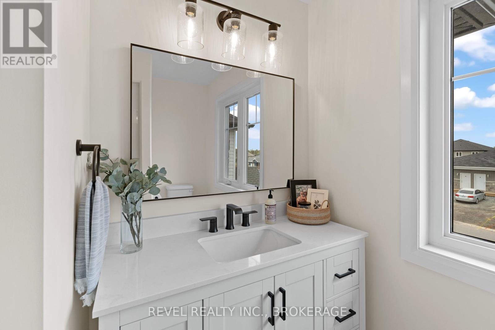 121 Creighton Drive, Loyalist (Lennox And Addington - South), Ontario  K0H 2H0 - Photo 18 - X12462524