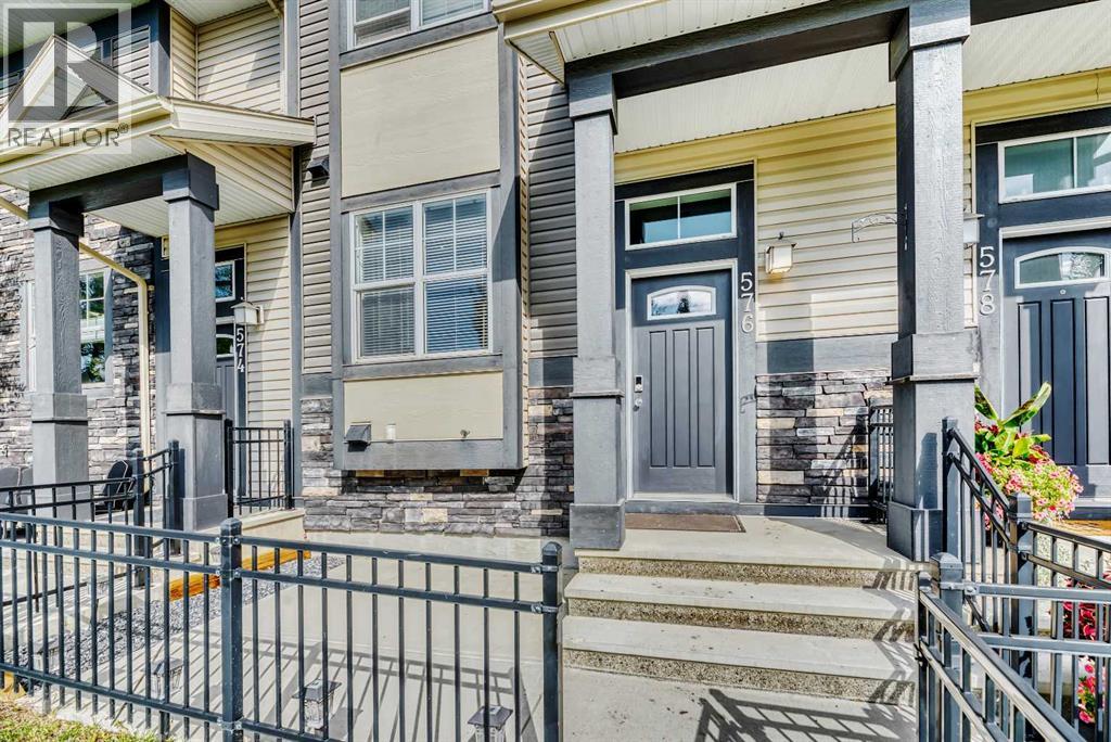 576 Mckenzie Towne Drive Se, Calgary, Alberta  T2Z 1C7 - Photo 2 - A2248974