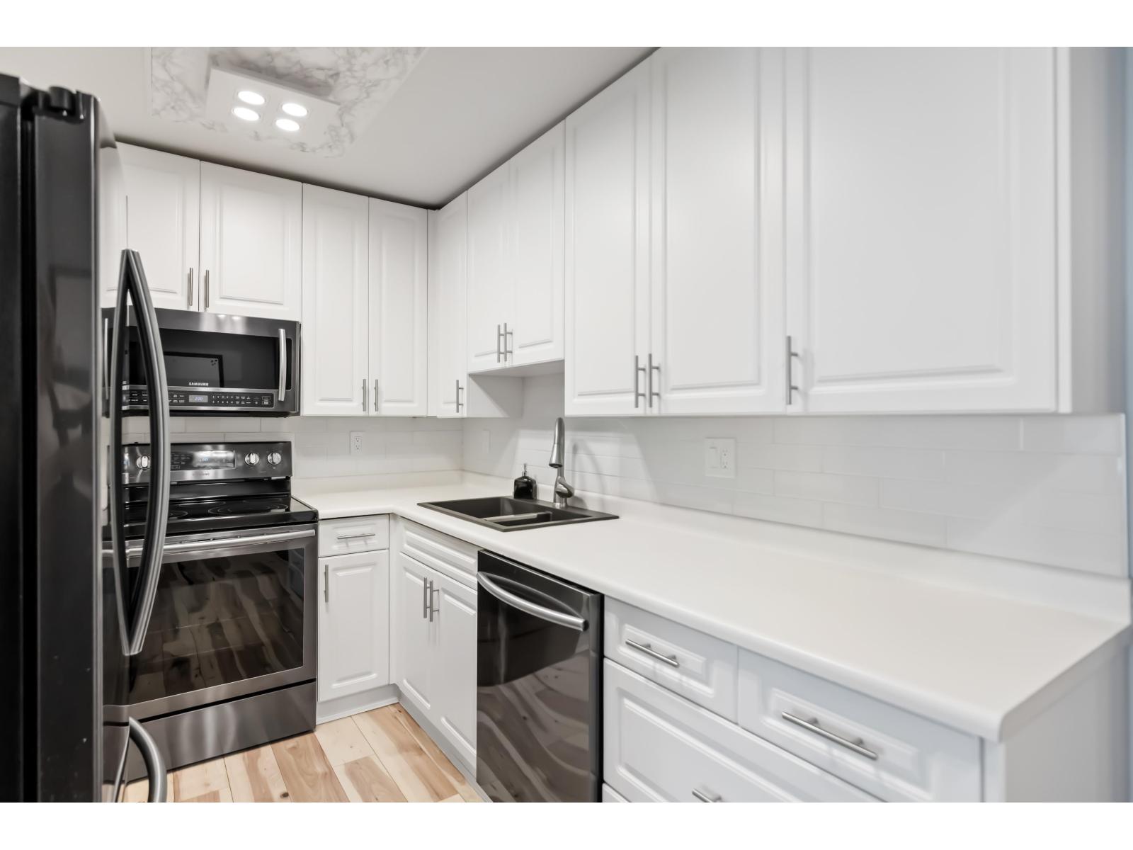 203 1830 E Southmere Crescent, Surrey, British Columbia  V4A 9C2 - Photo 11 - R3057735