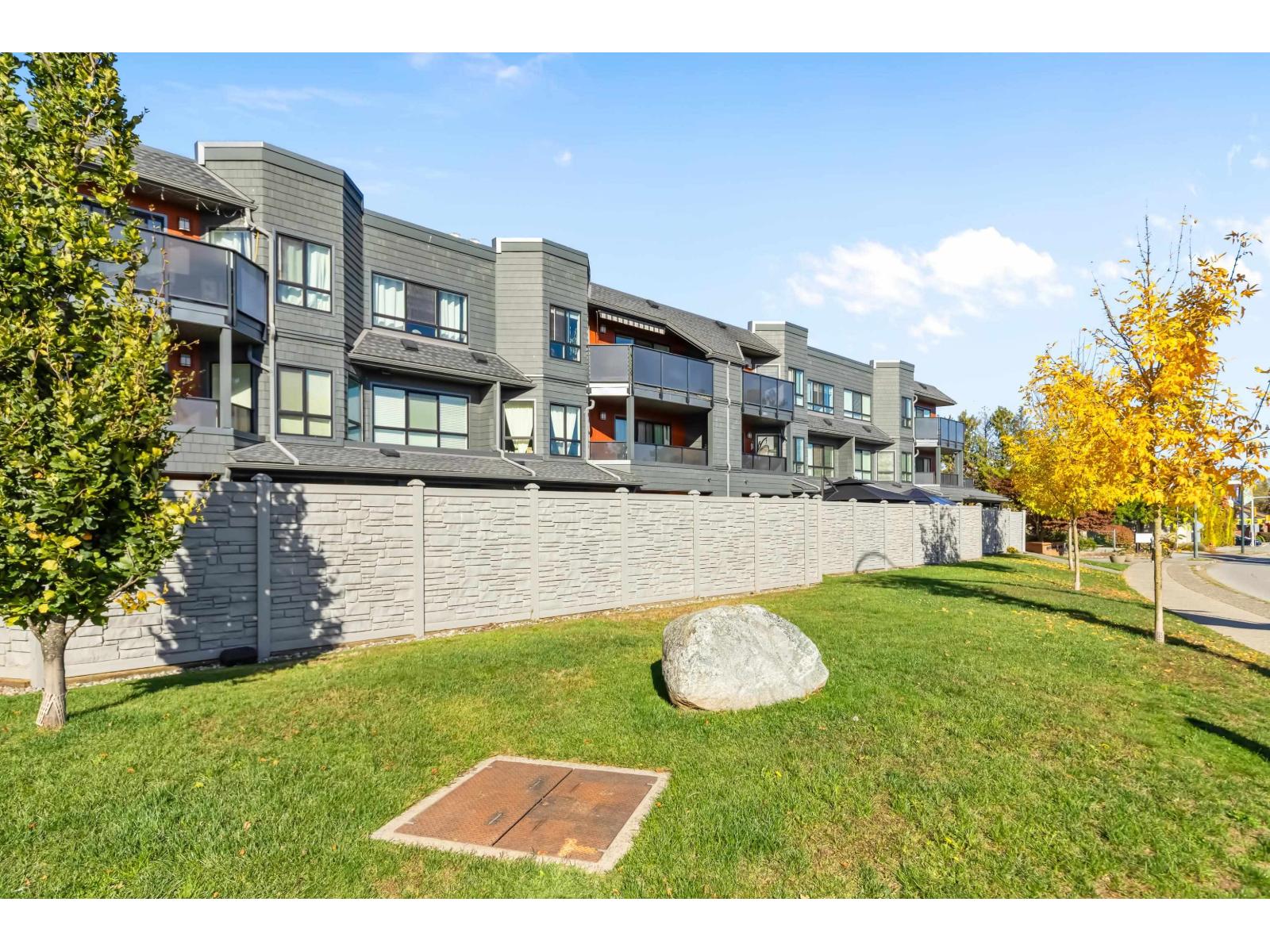 203 1830 E Southmere Crescent, Surrey, British Columbia  V4A 9C2 - Photo 28 - R3057735