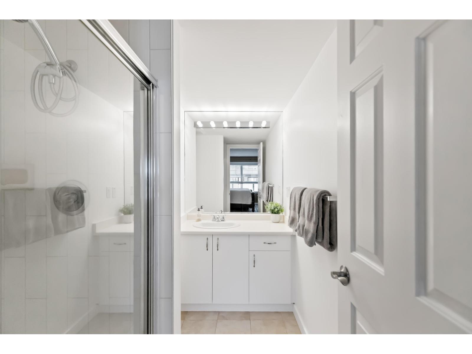 203 1830 E Southmere Crescent, Surrey, British Columbia  V4A 9C2 - Photo 17 - R3057735