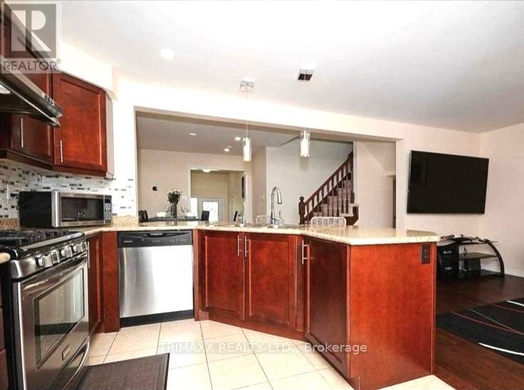 78 Glenvista Drive, Kitchener, Ontario  N2R 0E3 - Photo 12 - X12461599