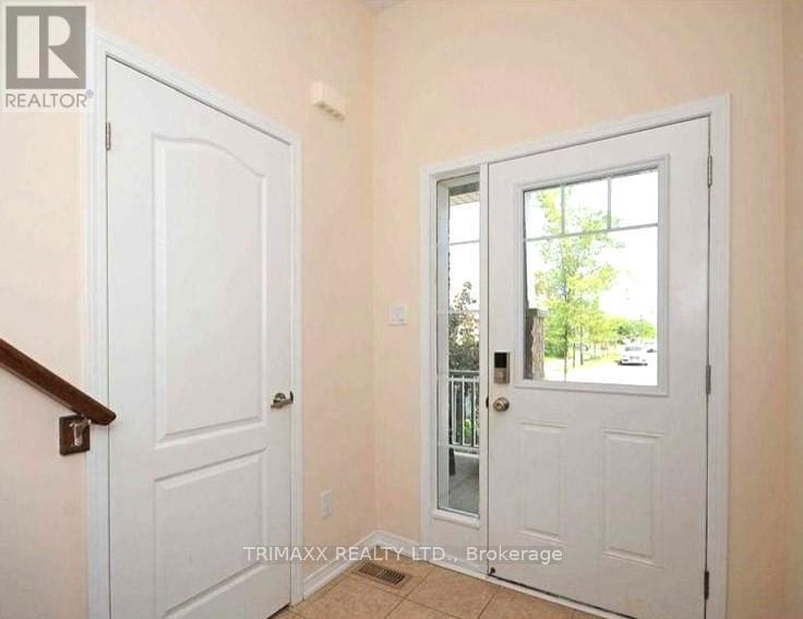 78 Glenvista Drive, Kitchener, Ontario  N2R 0E3 - Photo 5 - X12461599