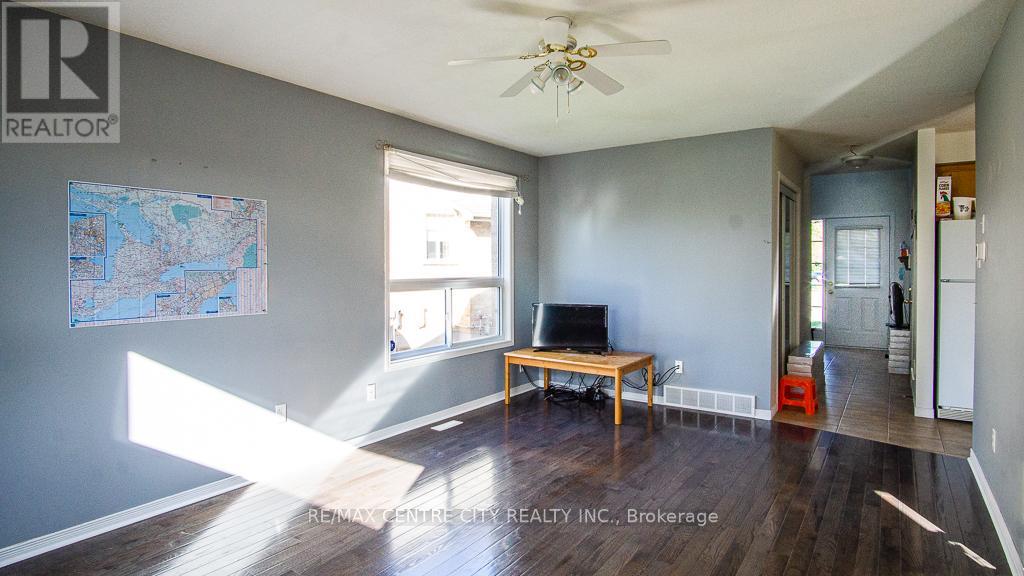 371 Ridgeview Court, London East, Ontario  N5Y 6H7 - Photo 4 - X12462538