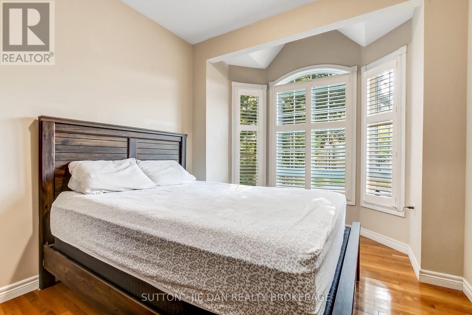 23 - 1574 Richmond Street, London North, Ontario  N6G 5H7 - Photo 2 - X12462557