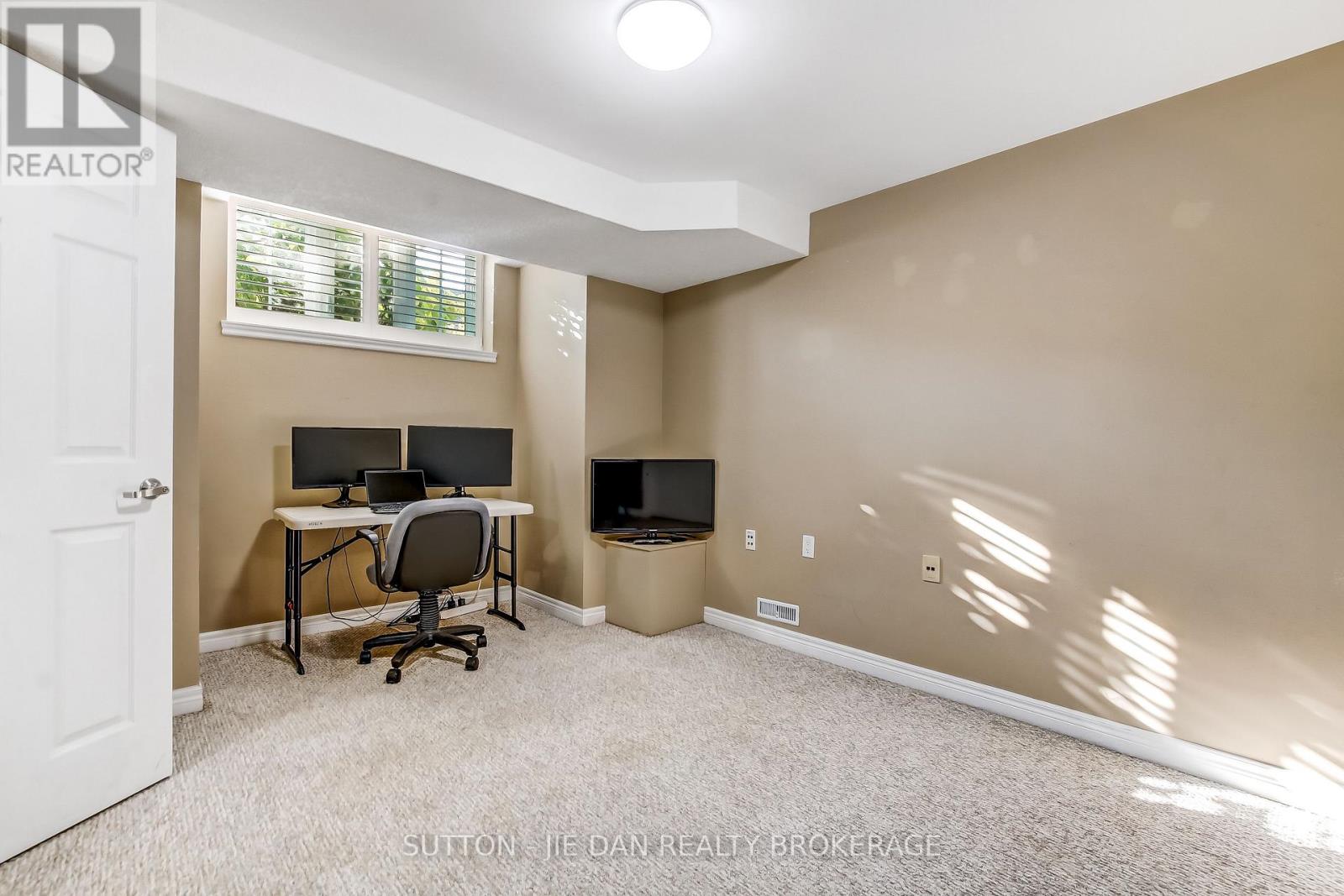 23 - 1574 Richmond Street, London North, Ontario  N6G 5H7 - Photo 4 - X12462557