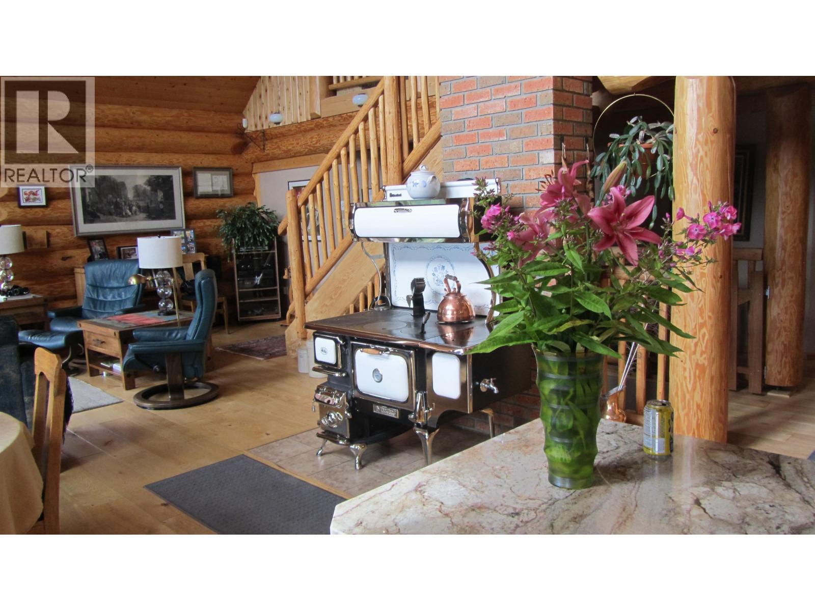 8528 24 Highway, Bridge Lake, British Columbia  V0K 1E0 - Photo 15 - R3058535