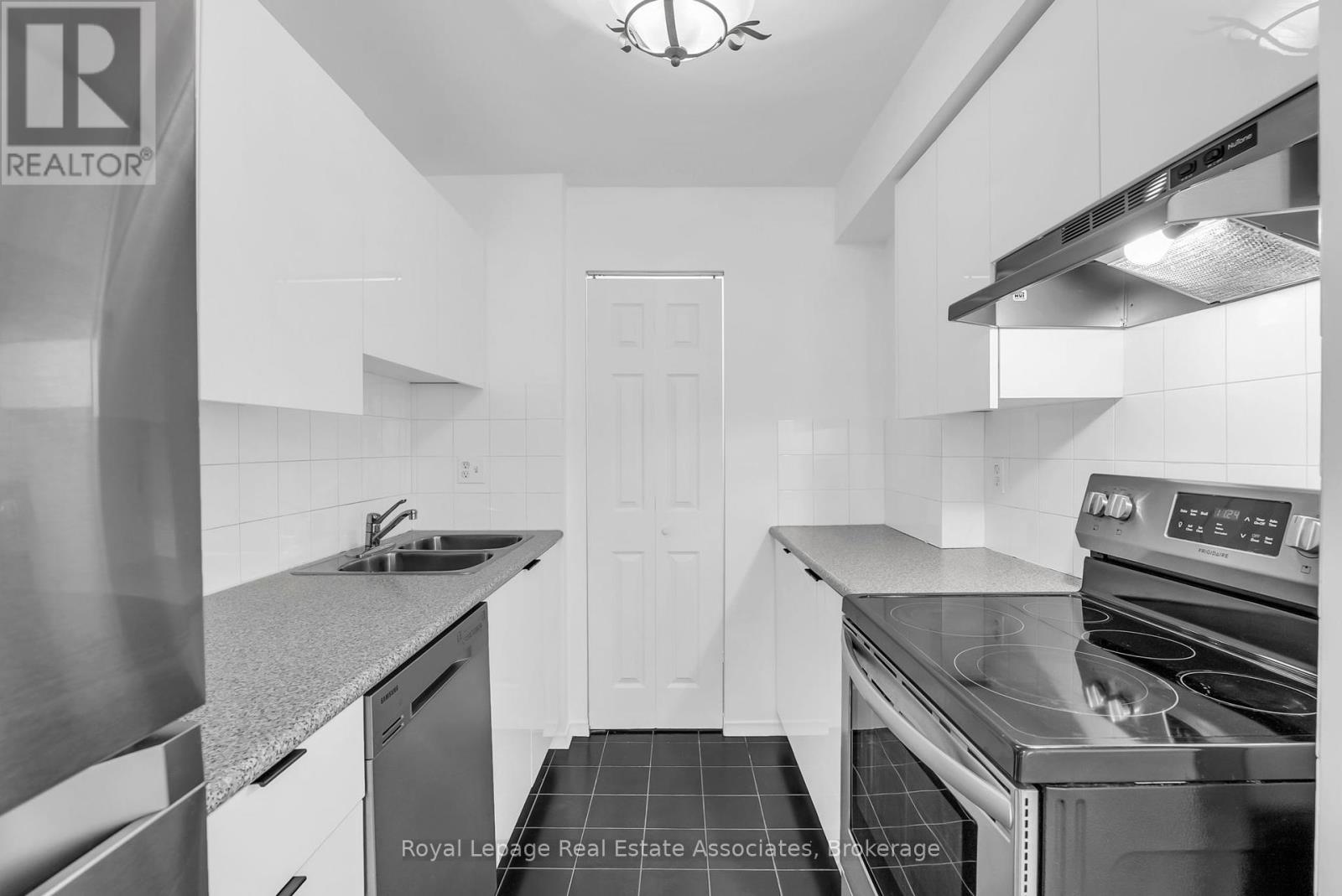 501 - 555 Wilson Hts Boulevard, Toronto, Ontario  M3H 6B5 - Photo 4 - C12462322